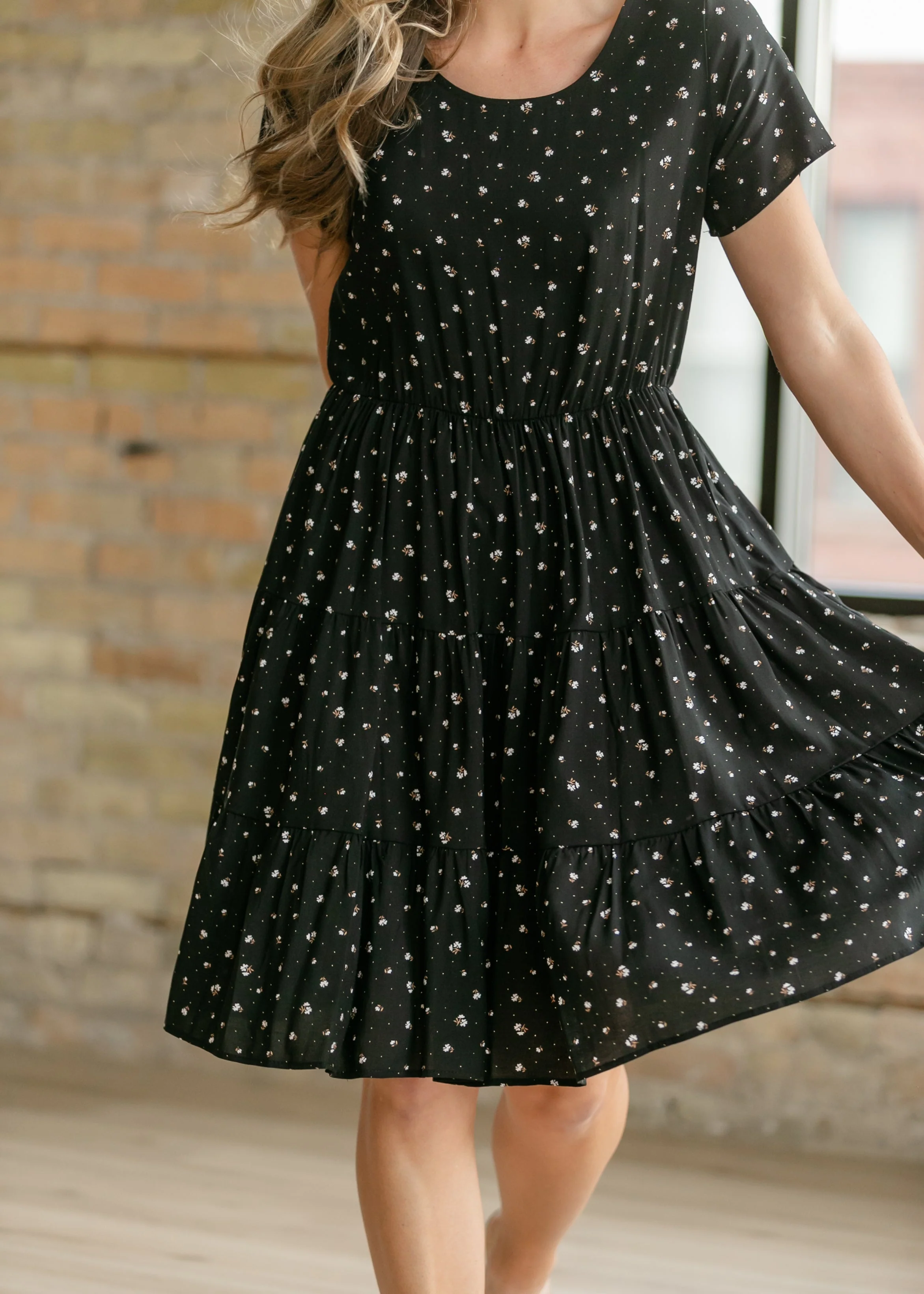 Jenna Floral Knit Short Sleeve Tiered Midi Dress - Image 11