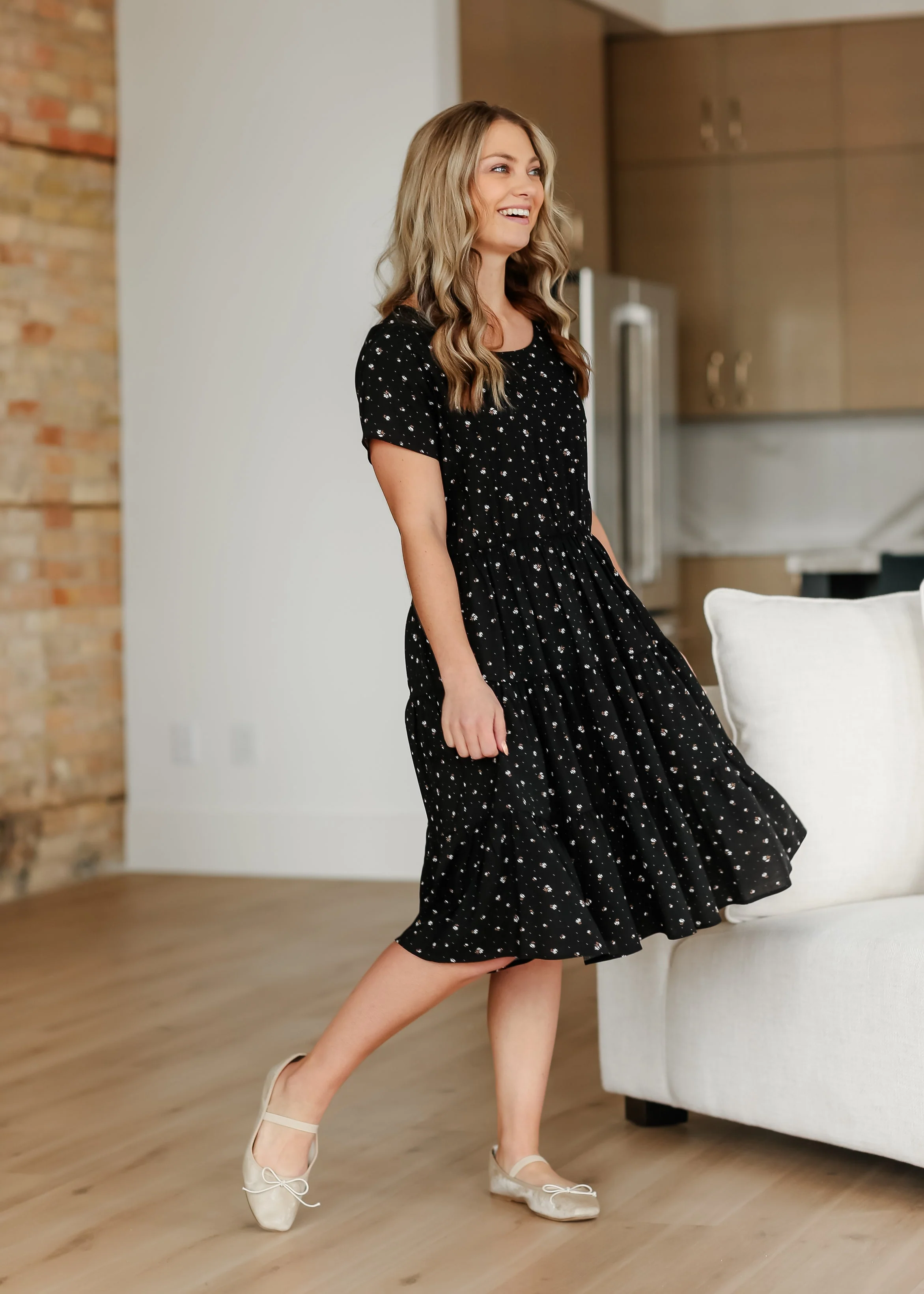 Jenna Floral Knit Short Sleeve Tiered Midi Dress - Image 17