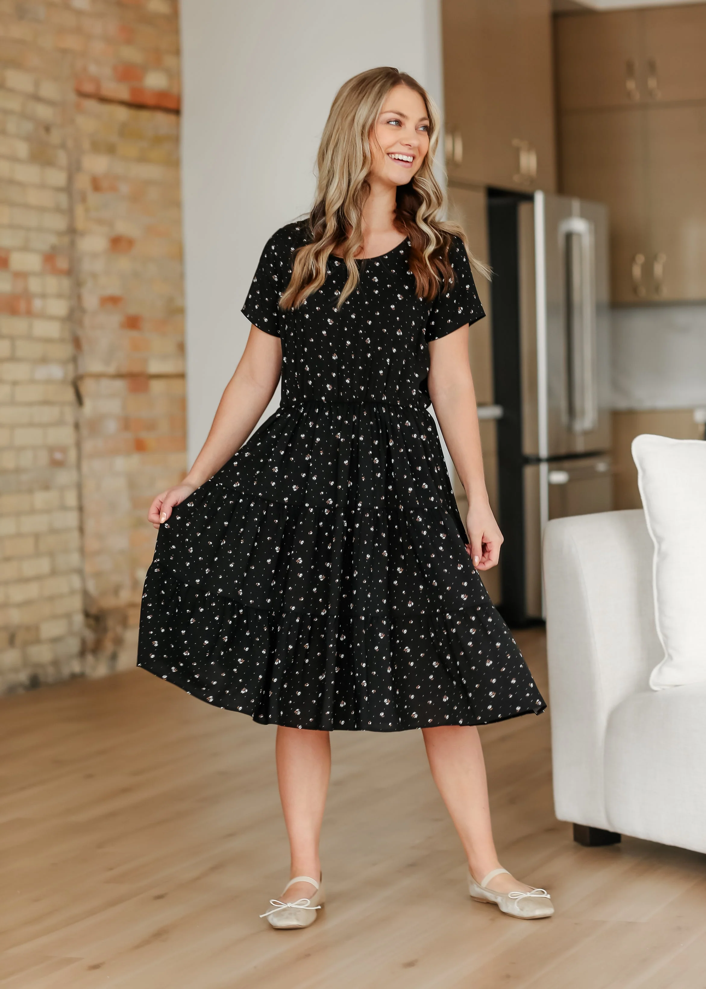 Jenna Floral Knit Short Sleeve Tiered Midi Dress - Image 20